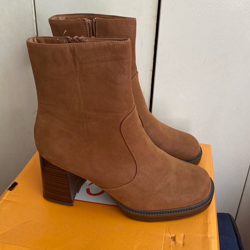 Heel boots